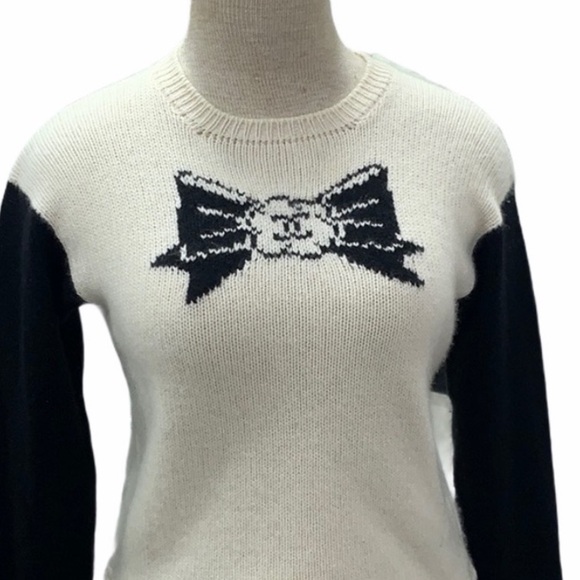 Authentic CHANEL Black and Cream Bow Sweater 1995A - Picture 2 of 2